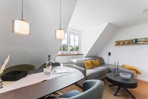 a living room with a couch and a table at Lütt Mööv in Wenningstedt