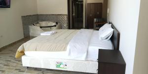a bedroom with a large white bed in a room at Hotel el sol Caraz in Caraz +1 photo