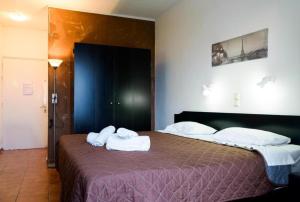 a bedroom with a large bed with towels on it at Beach Oasis by BS- in Agios Gordios
