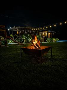 a fire pit in a yard at night at Eco Hotel La Colina Mirador Con aire acondicionado in Quimbaya