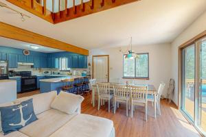 a living room and kitchen with a table and chairs at The Burrow in Jim Thorpe