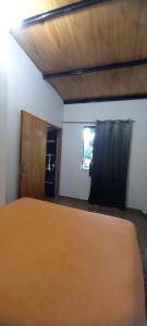 a bedroom with a bed and a window with a black curtain at Quinta Sinaí in Encarnación