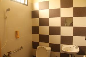 a bathroom with a toilet and a sink at kluanghomestayvilla in Kluang +6 photos