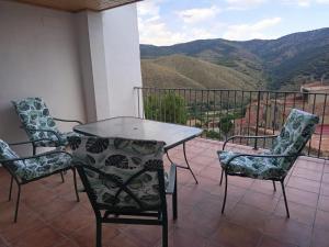 a table and chairs on a balcony with a view at Los Chinchanes in Santa Cruz de Grío