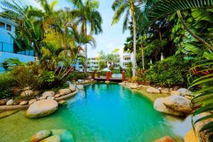 Bazén v ubytování Alamanda Palm Cove by Lancemore nebo v jeho okolí