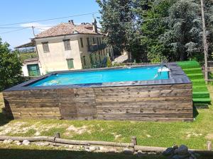 a swimming pool in a yard next to a house at La vigna in Costigliole dʼAsti