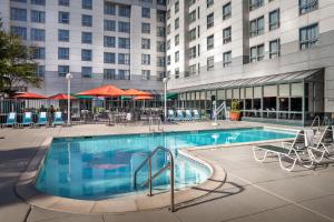 Bazén v ubytování Chicago Marriott Suites Deerfield nebo v jeho okolí