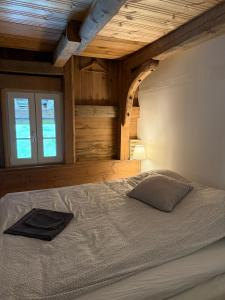 a bed in a room with wooden walls at Isomegård Väte Gotland in Klintehamn