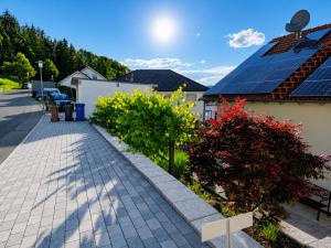 a pathway with solar panels on a house at Ferienwohnung Varli in Tuttlingen