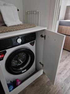 a washer and dryer in a room at Il Nido del Bernina 2 minuti dalla stazione Clessidra2 bilocale in Tirano