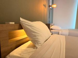 a white pillow sitting on a bed in a room at ura Auberge Craft in Hokancho