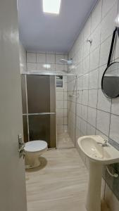 a bathroom with a toilet and a sink at Lago Azul Acqua Park in Santo Cristo