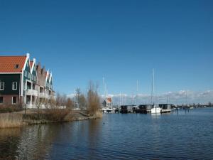 a view of a river with boats in the water at Boot zonder naam in Volendam