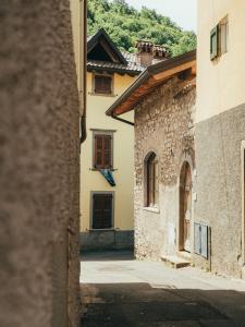an alley between two buildings in a city at Relais il Convento in Palazzago