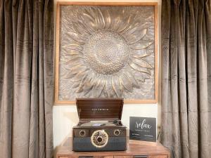 a picture of a radio on top of a table at Cozy Mountainside Den in Steamboat Springs