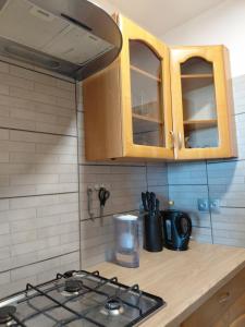 a kitchen counter with a stove top in a kitchen at Kawalerka nad Odrą in Brzeg
