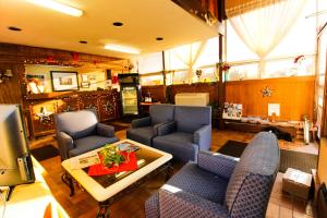 Posezení v ubytování FairBridge Inn and Suites West Point
