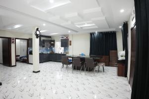 a room with a table and chairs and a kitchen at Royal Cottage in Murree in Murree
