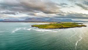an island in the middle of the ocean at Slievebawn Accommodation in Sligo