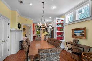 a dining room with a table and chairs at Avonlea Cottage in Saint Simons Island