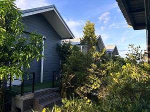 a house with a porch and some bushes at ฟ้ารีสอร์ต FAH Resort in Ban Nong Khang