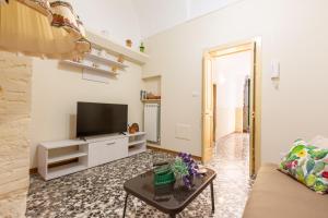a living room with a tv and a couch at Rifugio del Sole in Cutrofiano