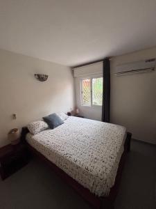 a bedroom with a bed and a window at Residence Mangrove Saly in Ngaparou