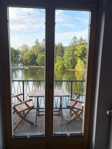 a view of a table and benches from a window at Apartment Am Gondelteich in Bad Elster