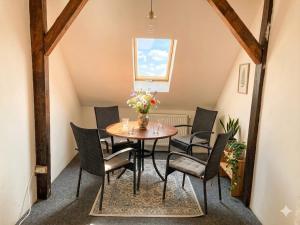 a dining room with a table and chairs at Apartmenthaus in der Nähe Wolfsburg und VW in Oebisfelde