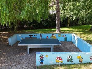 a blue ping pong table in a park at ibis Metz Nord in Woippy