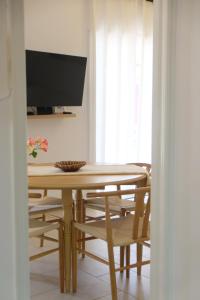 a dining room with a wooden table and chairs at Lydía Residence - Mantoudi Evia in Mantoúdion