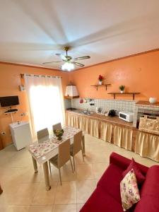 a living room with a couch and a table at Appartamento La Sicula in Realmonte