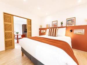 a bedroom with a large bed and a table at Le Chabeuillois in Chabeuil