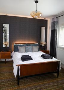 a bedroom with a large bed with white sheets at Century Apartments Manchester in Dukinfield