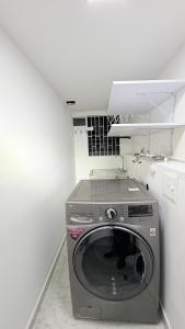 a washing machine in a corner of a room at Casa Mama Hotel in Manizales
