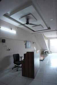 an office with a chair and a desk in a room at Hotel Hari Sarovar in Kurukshetra