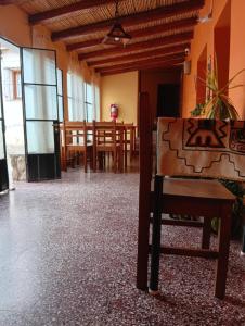 an empty room with a chair and a table at HOSPEDAJE LA CASONA DE CACHI in Cachí