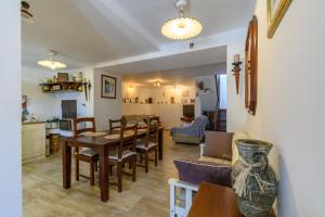 a kitchen and dining room with a table and chairs at House Vila Ana in Lopar