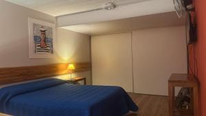 a bedroom with a blue bed and a closet at Centro Apart in Villa Elisa