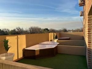 two hot tubs on the roof of a building at Centro Apart in Villa Elisa