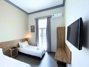 a hotel room with a bed and a tv at Hôtel Olympic in Fez