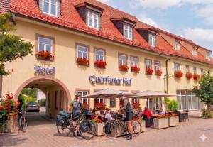two people on bikes in front of a building at Querfurter Hof in Querfurt