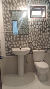 Yaye Guest House tesisinde bir banyo