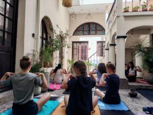 a group of girls sitting in a room doing yoga at Hotel Pata y Perro in Tarija +31 photos