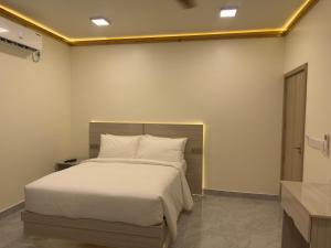 a bedroom with a large bed with white sheets at Maako Retreats in Milandu