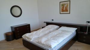 A bed or beds in a room at Villa Dina