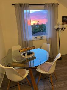 a dining room with a glass table and chairs at Ferienwohnung Emerson in Edemissen