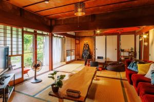 a living room with a couch and a table at 古民家おにぎり in Otsu