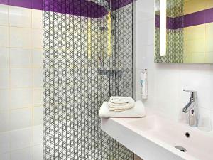 a bathroom with a sink and a shower at ibis Styles Strasbourg Stade de la Meinau in Strasbourg +93 photos