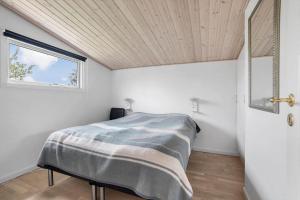 a bedroom with a bed in a room with a window at 40152-Juelsminde-Mirabellevej-5 in Juelsminde +20 photos